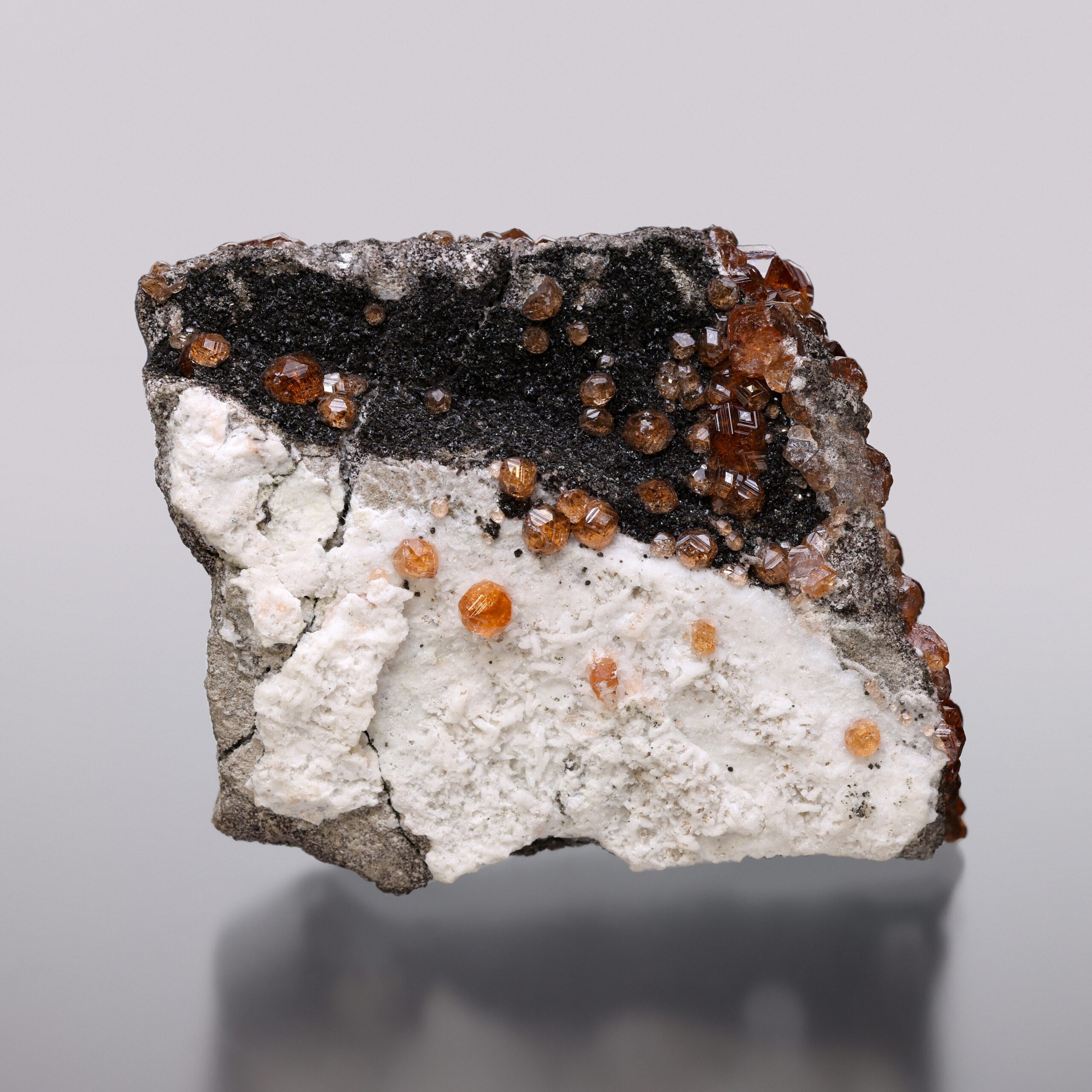 Grossular Garnet: Jeffrey Mine, Val-des-Sources, Les Sources RCM 