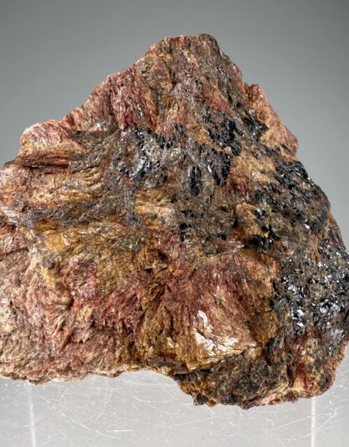 Samarskite-(Y), Albite