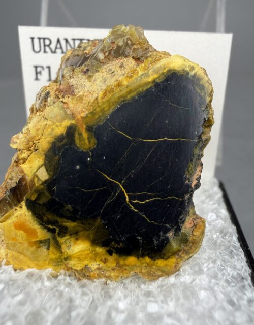 Uraninite, "Gummite"