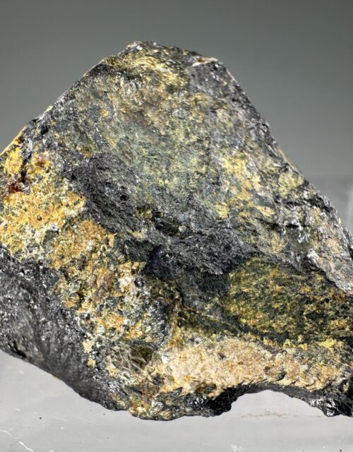 Columbite-(Fe), Uranophane, Muscovite
