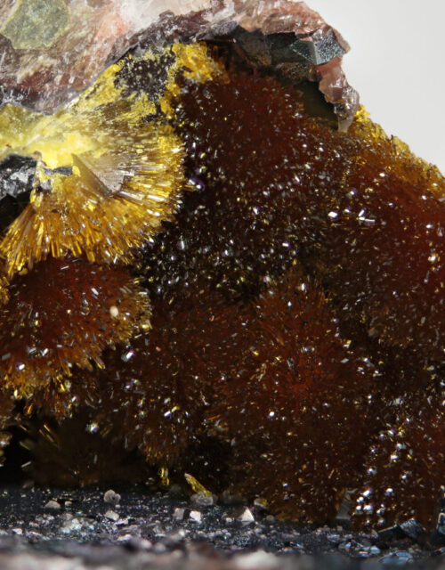 Sklodowskite, Hematite, Magnesite