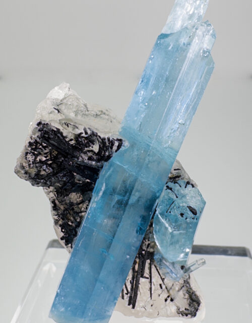 Beryl var. Aquamarine, Quartz