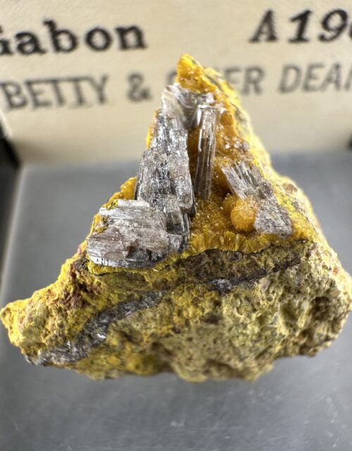 Chervetite, Curienite, Francevillite