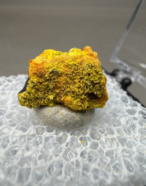 Schoepite ps. lanthinite, Uraninite