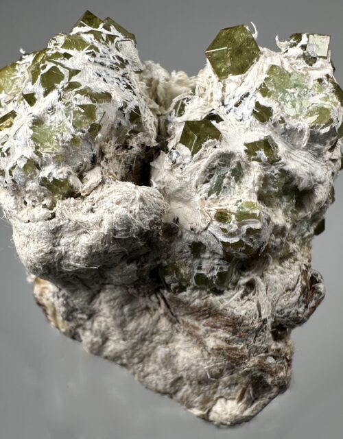 Andradite var. Demantoid, Asbestos